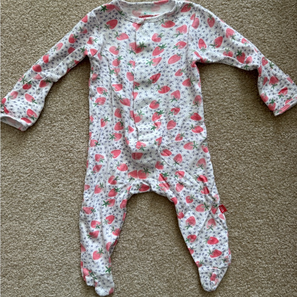 Magnetic Me Strawberry sleeper